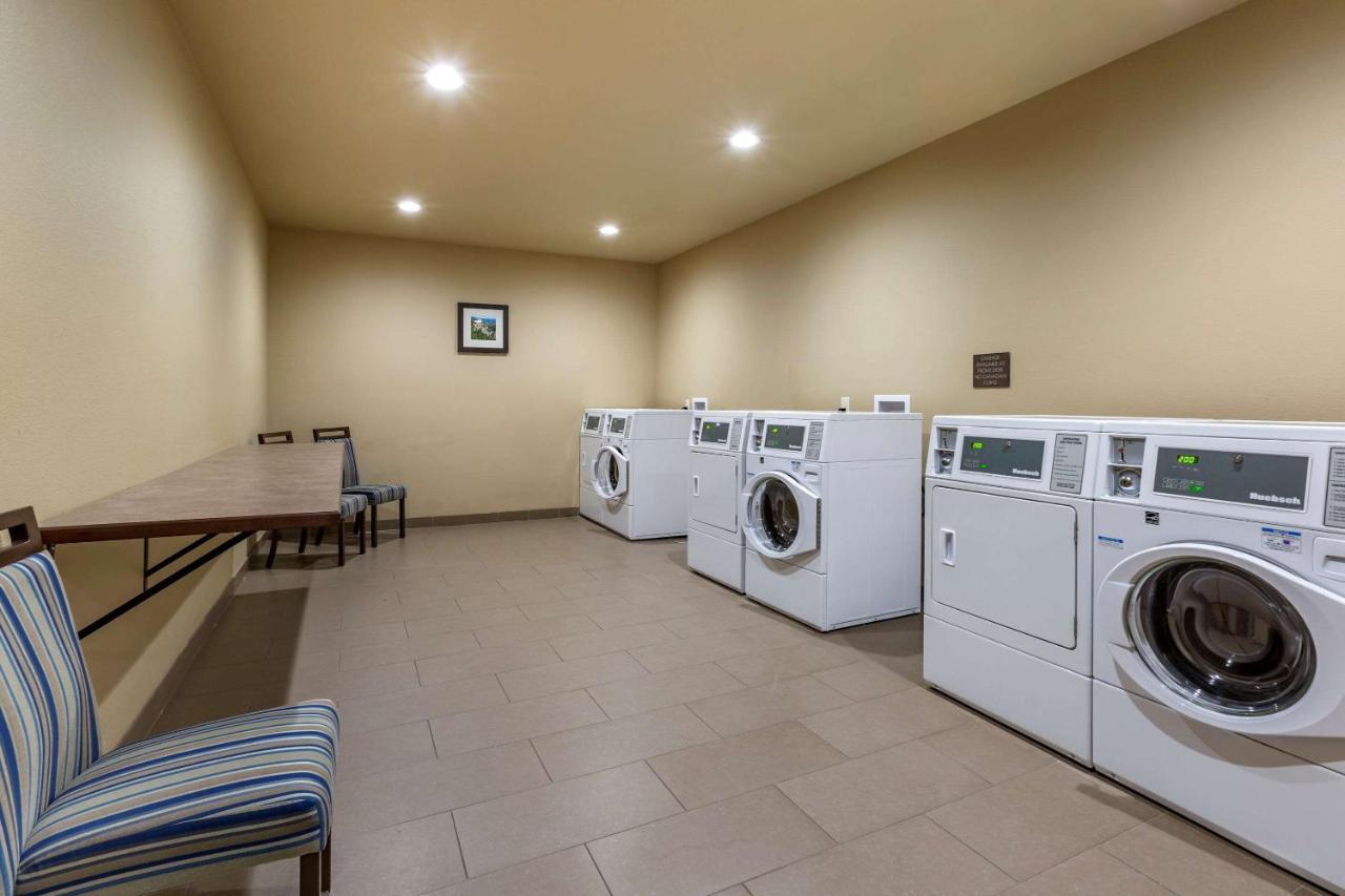 Comfort Inn & Suites Near Mt Rushmore Hill City Extérieur photo